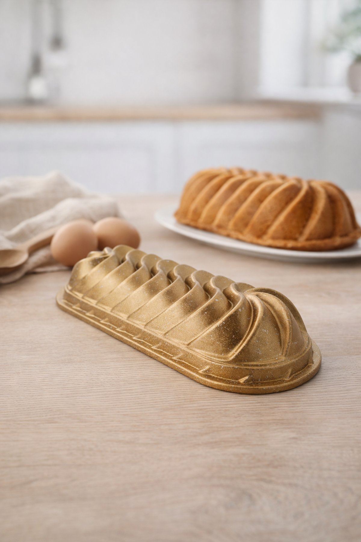 Sara Baton Döküm Kek Kalıbı 35cm Gold