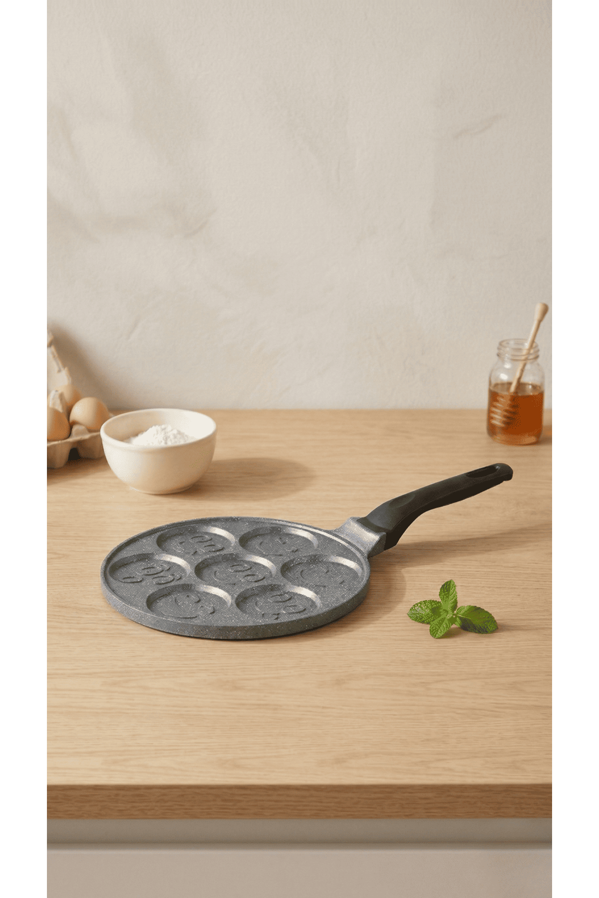 PanFace Emoji Pancake Tavası 27 cm | 7 Bölmeli Döküm Alüminyum Pankek & Kahvaltı Tavası Antrasit