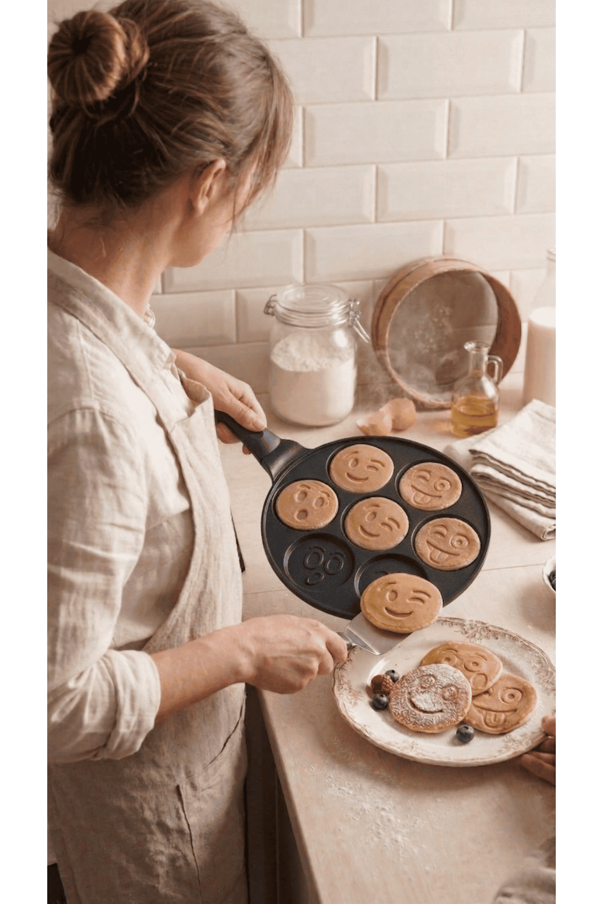 PanFace Emoji Pancake Tavası 27 cm | 7 Bölmeli Döküm Alüminyum Pankek & Kahvaltı Tavası Siyah