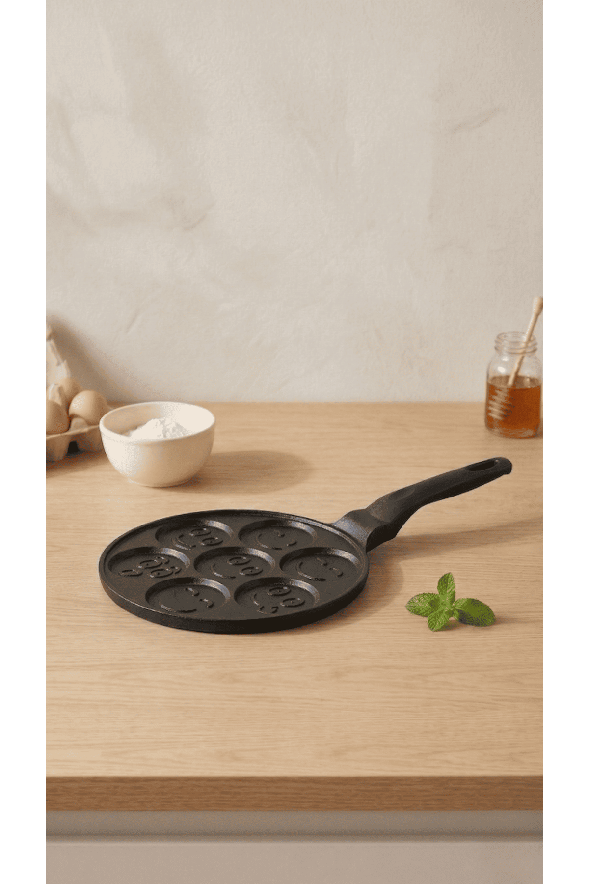 PanFace Emoji Pancake Tavası 27 cm | 7 Bölmeli Döküm Alüminyum Pankek & Kahvaltı Tavası Siyah