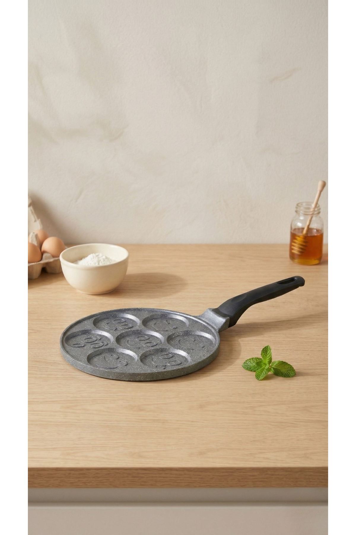 PanFace Emoji Pancake Tavası 27 cm | 7 Bölmeli Döküm Alüminyum Pankek & Kahvaltı Tavası Antrasit
